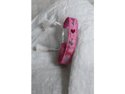 Vyšívaný náramek Flores