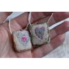 Vyšívaný amulet - srdce, s drahými kamínky
