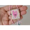 Vyšívaný amulet - srdce, s drahými kamínky