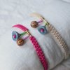 Macramé náramek s přívěsky květin /béžová/
