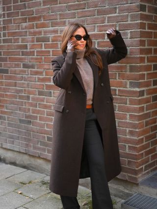 Vlnený dlhý kabát je najlepším spoločníkom nielen do mesta v týchto mrazoch. Minulý rok sme kabát Falcon mali v sivej...