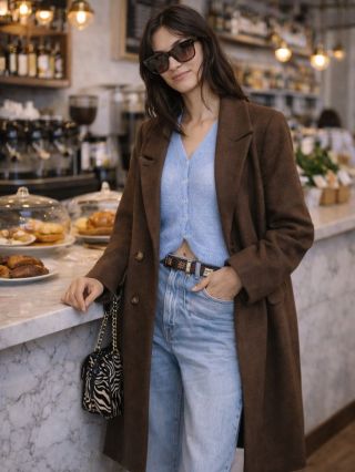 Odej sa do tohto svetlo-modrého kardigánu s výstrihom do V — ideálny spoločník na jarné prechádzky aj chladnejšie rána. 🤍...