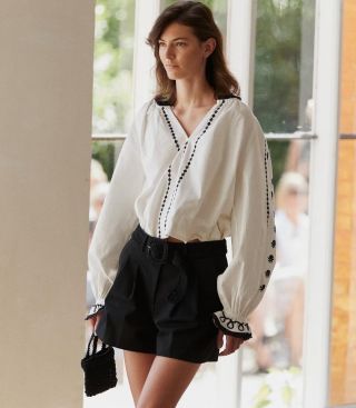 Boho romantika v spojení s prirodzenou severskou estetikou. Ella blouse je stvorená pre milovníčky boho štýlu. Jemná...