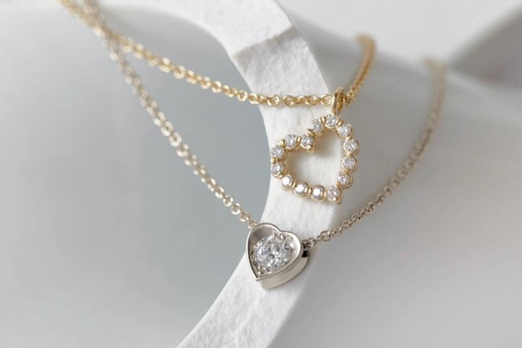 Umění v každém detailu: Zlaté přívěsky Tiami s laboratorními diamanty