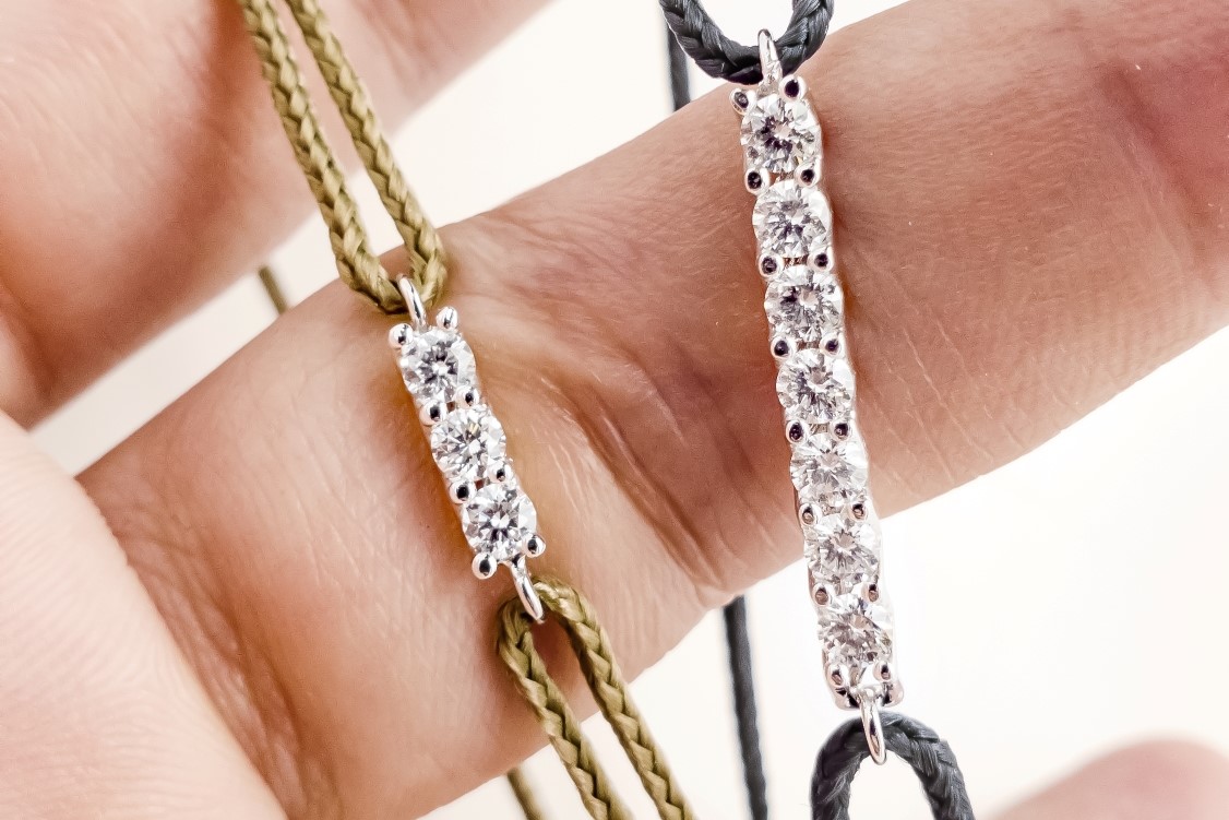 Provázkové náramky s laboratorními diamanty: Luxus, který můžete mít na dosah ruky