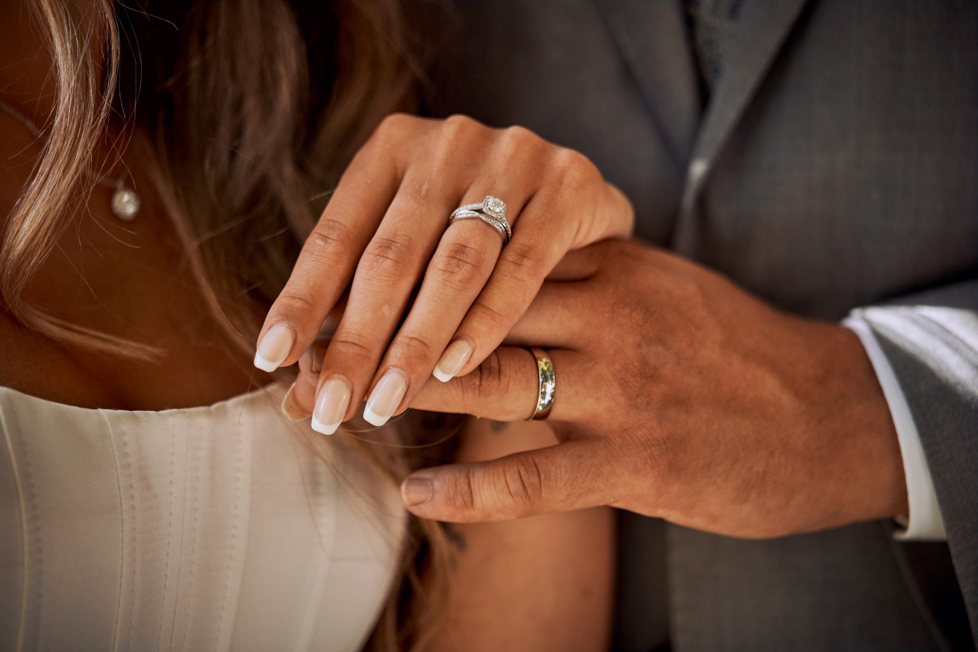 Jak zjistit správnou velikost prstenu? V TIAMI vám poradíme, jak na to jednoduše z domova