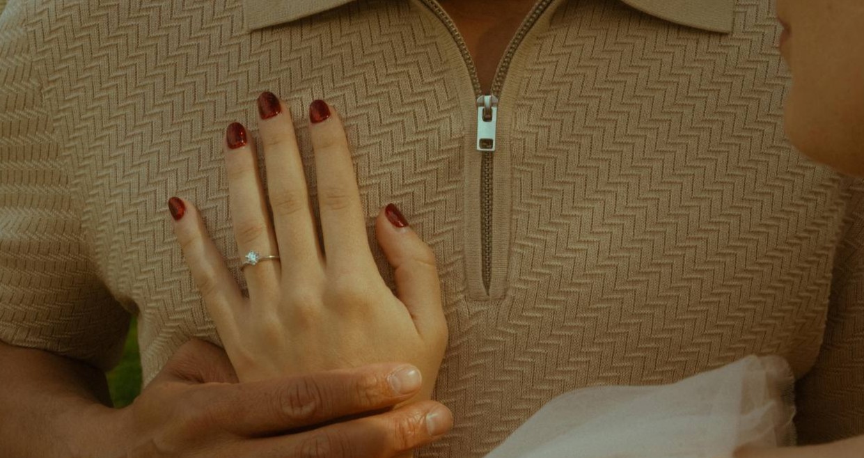 Vyberte si navždy: Průvodce smysluplnými zásnubními prsteny