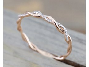 Tenký jemný pozlacený prsten se zirkonovými krystaly (Vel 9 = 1,9 cm)