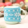 Vánoční dekorace do kuchyně- krásný pletený obal s knoflíkem na hrneček s Vánočním motivem- 4 varianty (Varianta: 4)
