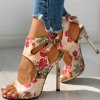 Topánky - dámske topánky - dámske letné sandále na podpätku s mašľou - dámske sandále