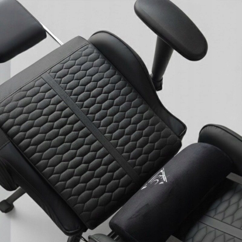 Otočná herní židle EvoChair s masážním přístrojem a nastavitelnými područkami Kód výrobce KO45CZ