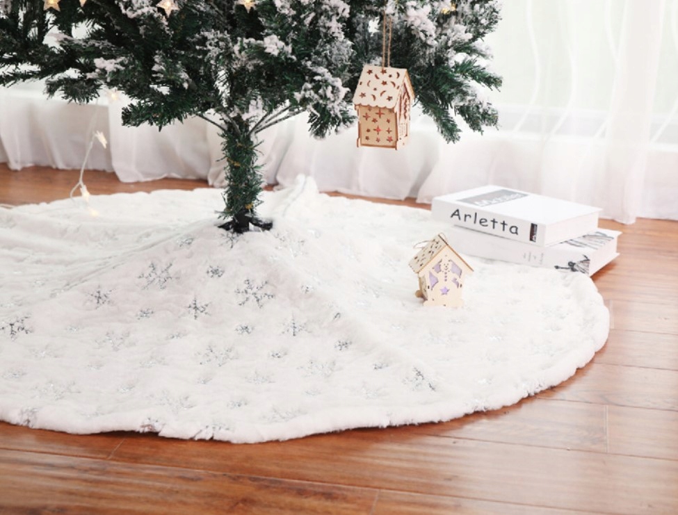 KOBEREC POD VÁNOČNÍ STROMEČEK PODLOŽKA BÍLÁ HVĚZDIČKY STŘÍBRNÝ KOBEREC 90 CM JAKO DÁREK Použití pod stromeček