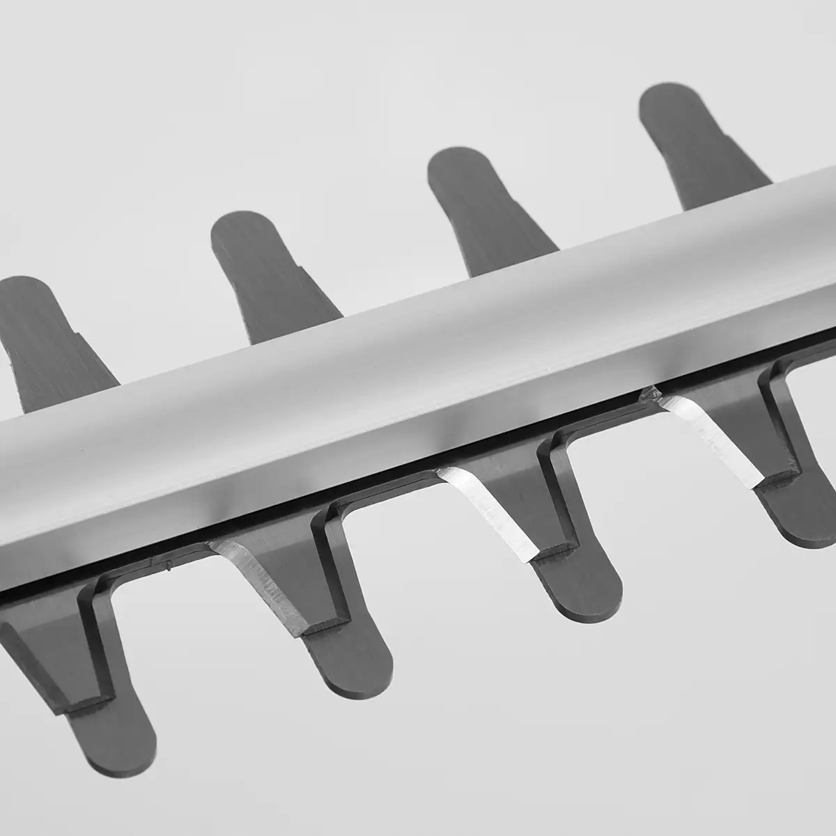 ELEKTRICKÉ NŮŽKY NA ŽIVÝ PLOT PRO STŘÍHÁNÍ VĚTVÍ KEŘŮ 1600 W Váha nástroje 3 kg