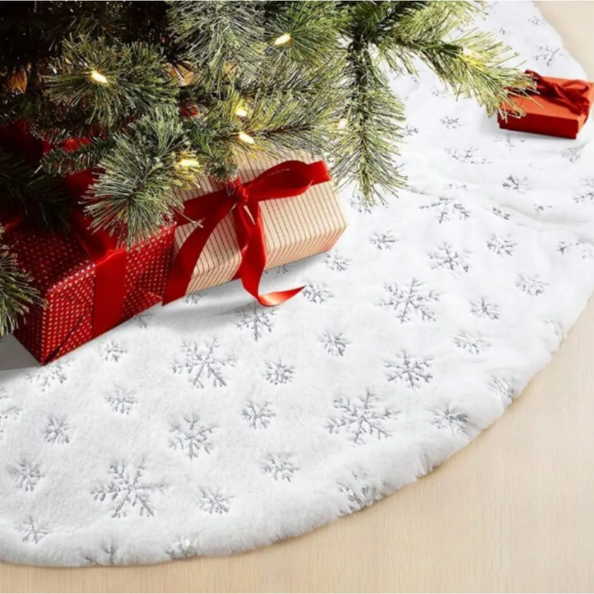 KOBEREC POD VÁNOČNÍ STROMEČEK PODLOŽKA BÍLÁ HVĚZDIČKY STŘÍBRNÝ KOBEREC 90 CM JAKO DÁREK Kód výrobce 31DK