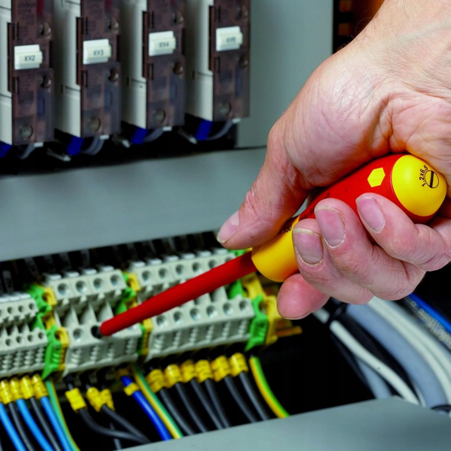 SADA ŠROUBOVÁKŮ ŠROUBOVÁK IZOLOVANÉ ŠROUBOVÁKY PH PZ 14el 1000V VDE EAN (GTIN) 5903957015736
