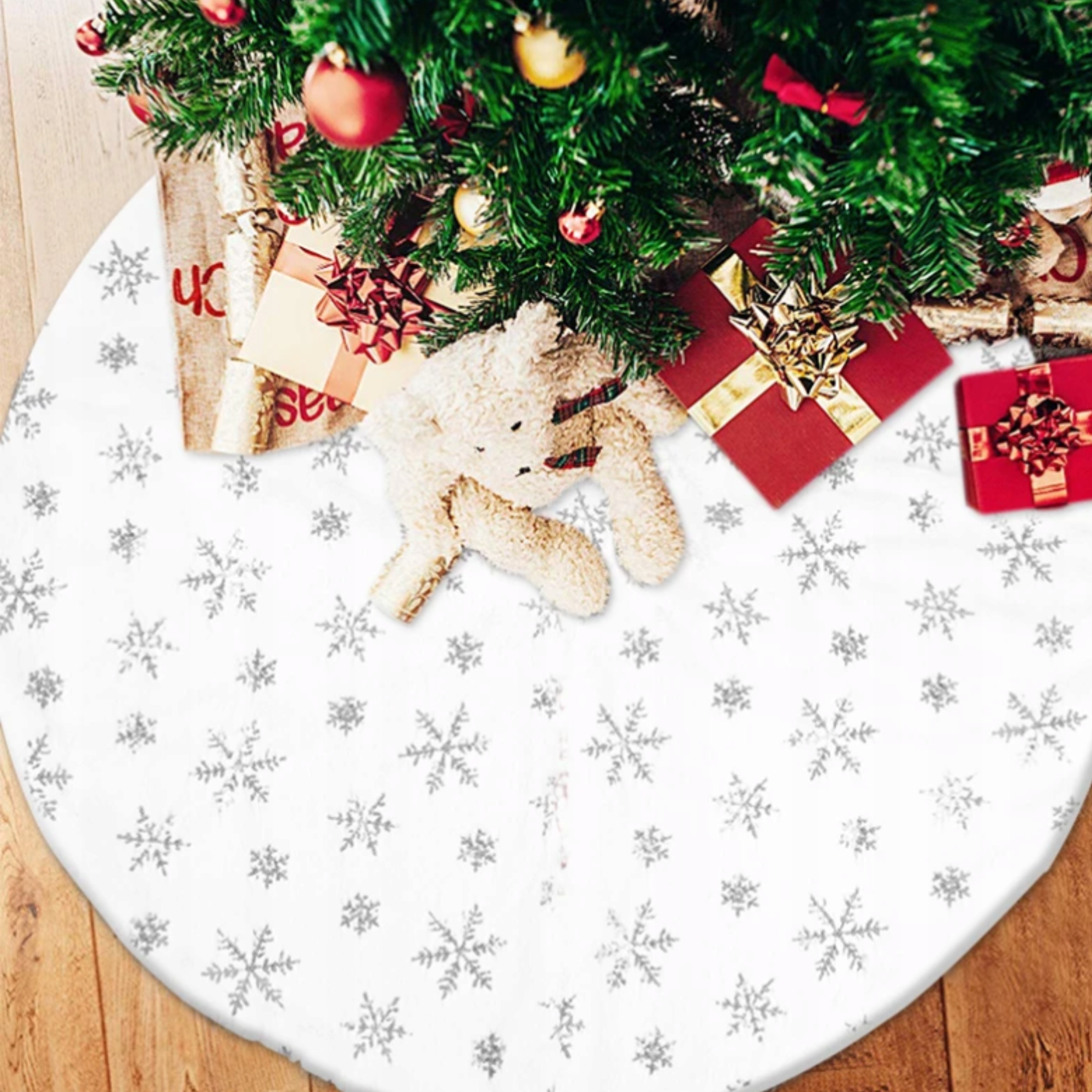 KOBEREC POD VÁNOČNÍ STROMEČEK PODLOŽKA BÍLÁ HVĚZDIČKY STŘÍBRNÝ KOBEREC 90 CM JAKO DÁREK Počet kusů v balení 1 ks.