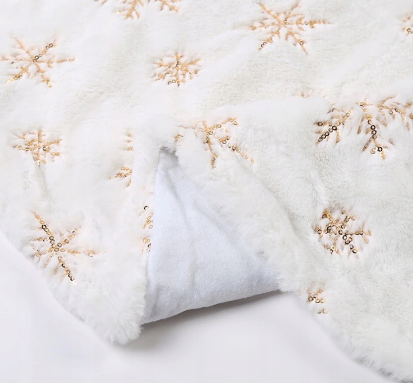 KOBEREC POD VÁNOČNÍ STROMEČEK PODLOŽKA BÍLÁ HVĚZDIČKY ZLATÝ KOBEREC 116 CM JAKO DÁREK EAN (GTIN) 5904323909185