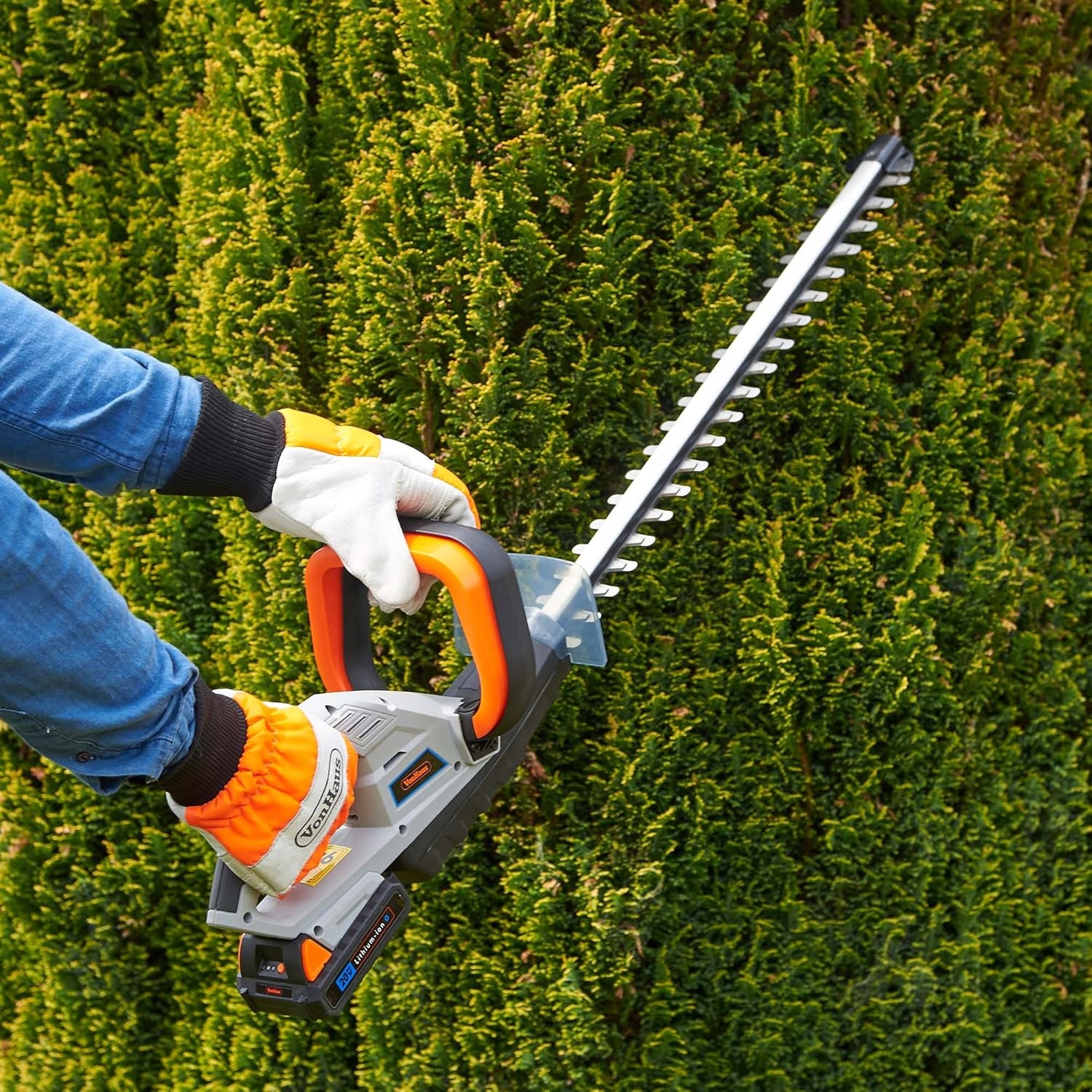 ELEKTRICKÉ NŮŽKY NA ŽIVÝ PLOT PRO STŘÍHÁNÍ VĚTVÍ KEŘŮ 1600 W EAN (GTIN) 5903175335142