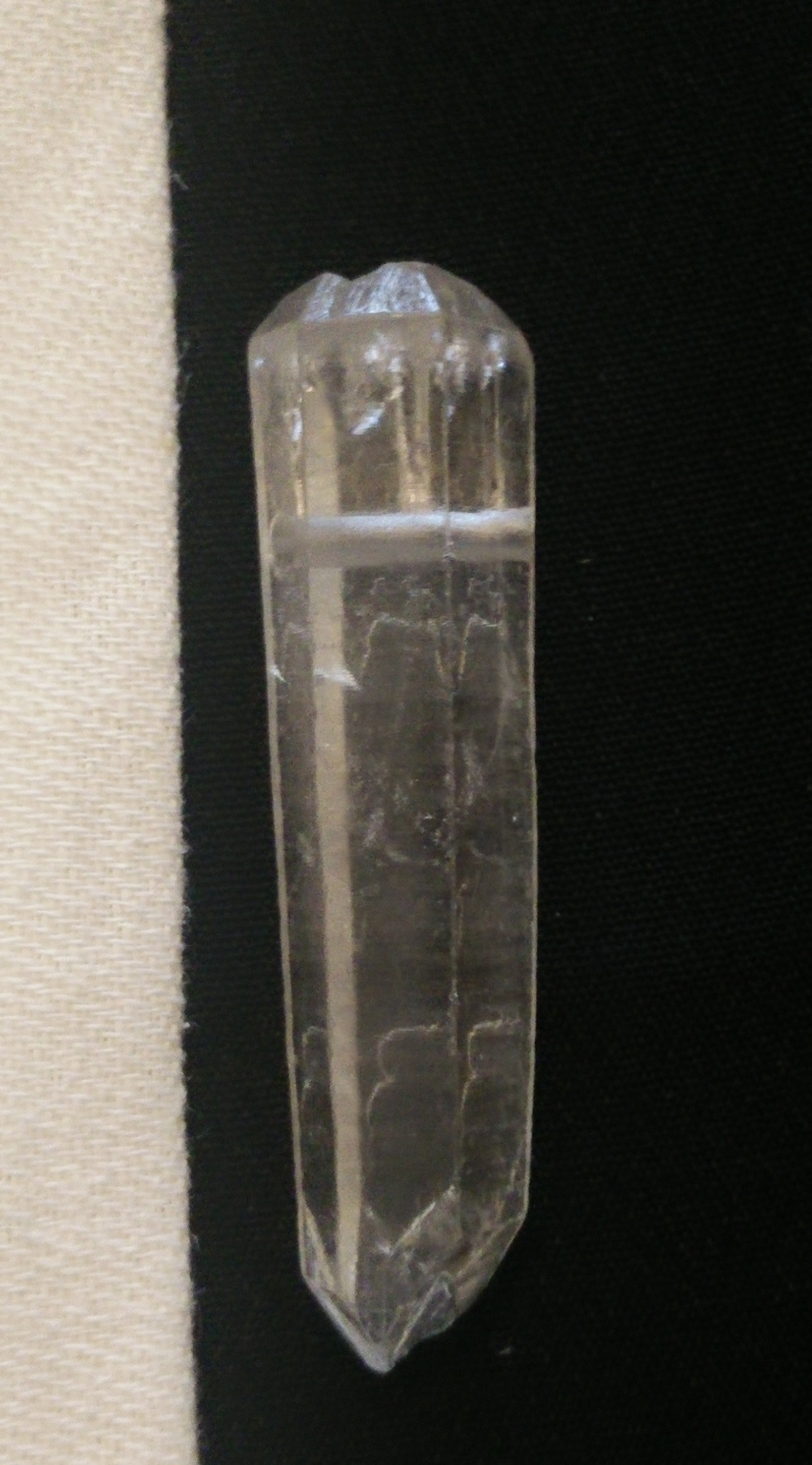 Křišťál křišťál zpracování a velikost: krystal surový vrtaný