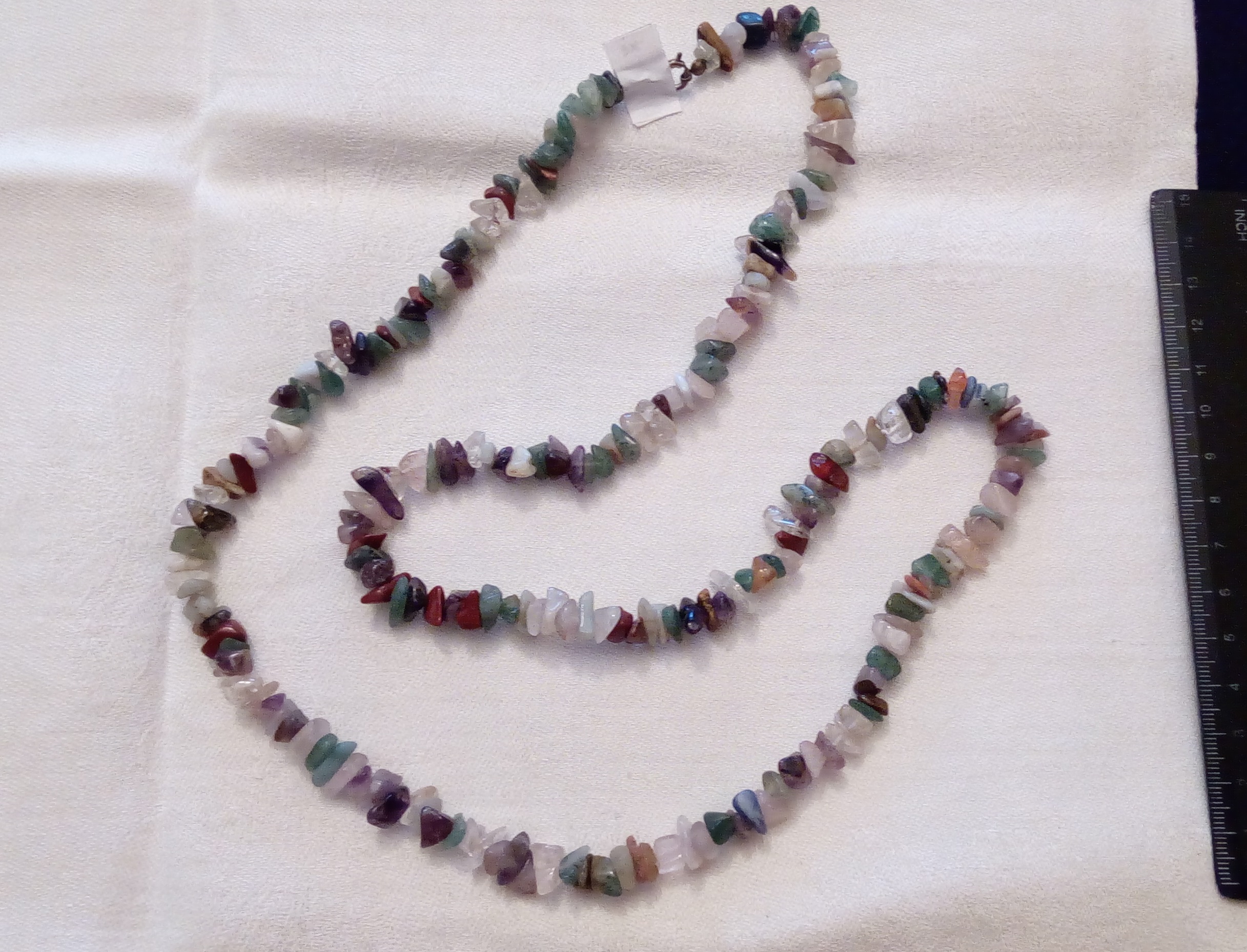 Náhrdelník z tromlů - různé druhy lamenů náhrdelník - tromly drobné turmalín duhový x cm: náhrdelník - tromly drobné turmalín duhový x cm