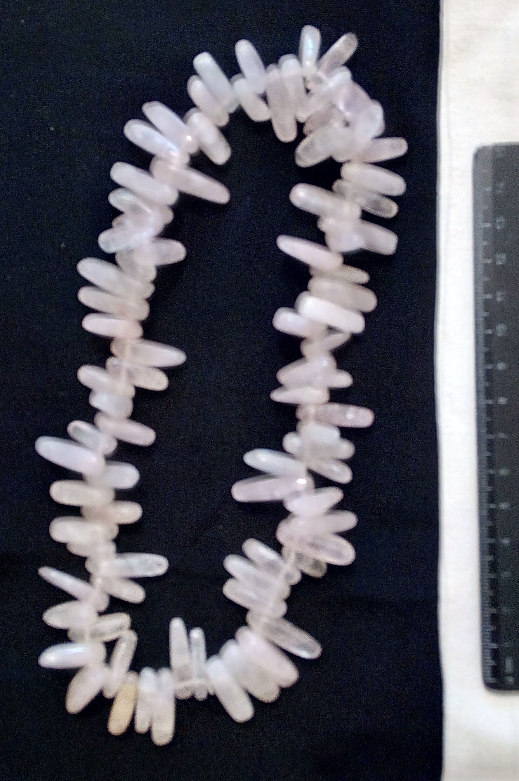 Náhrdelník - různé druhy kamenů - tromlované tyčky náhrdelník - oválky: 20 cm - růženín