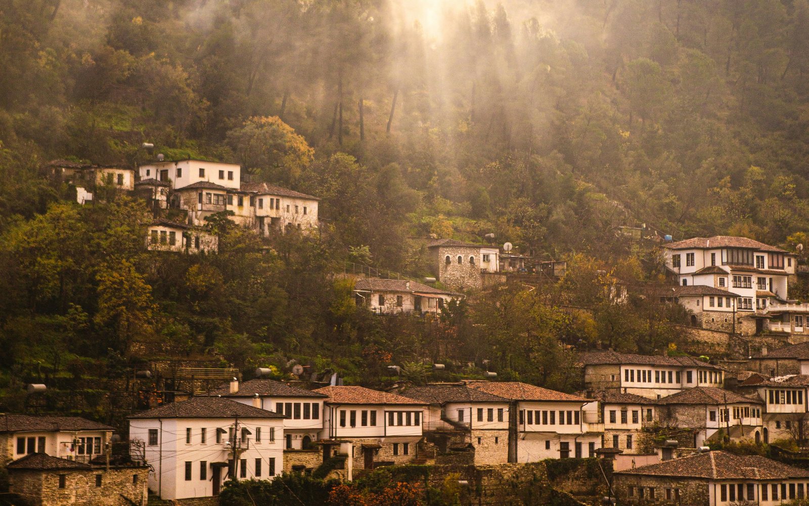 Berat, Albánie – město tisíce oken