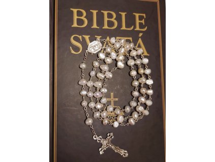 Růženec z bílých přírodních říčních perel