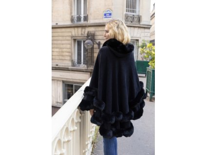 cerne ponco bunda s kapuci a kozesinou hrejive poncho cerna barva chlupate elegantni prehoz tina moda (1)