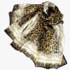 Hedvabna sala na krk prehoz pres ramena pareo pled stola leopard zlate retezy trapce hneda Tina moda 7001212