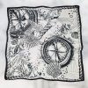 Bílý šátek s mořským černým motivem - mušle, komplas