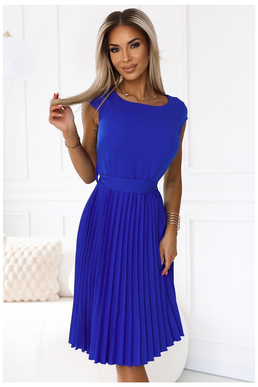 311-16 Plisované šaty s krátkym rukávom a opaskom LILA - modré