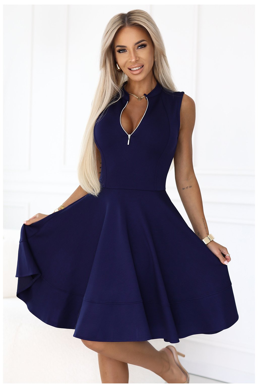 573-2 Exkluzivní šaty s rozšířeným spodním dílem a zlatým zipem - tmavě modré (Veľkosť S)