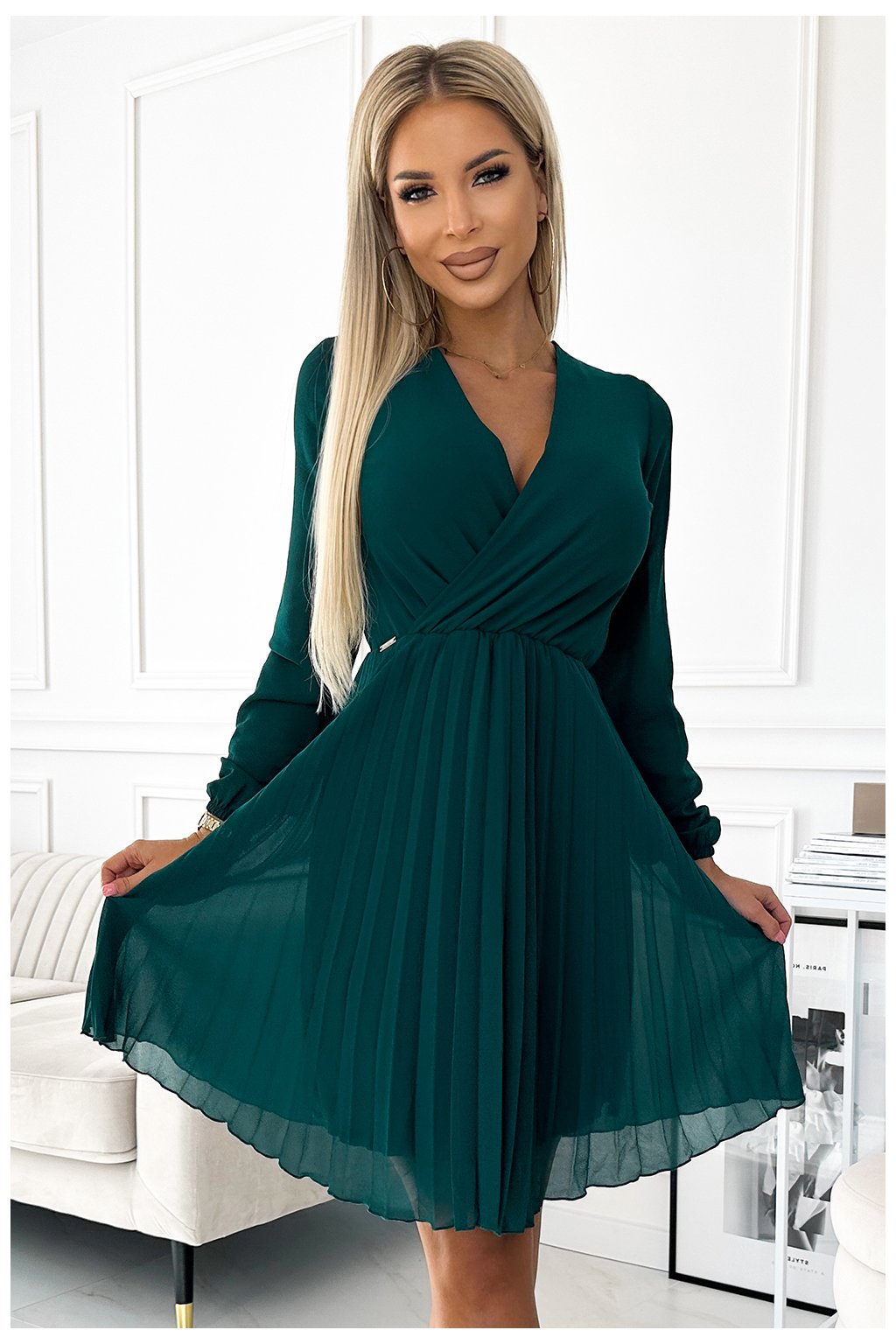 313-14 Elegantné plisované šaty s výstrihom a dlhým rukávom ISABELLE - zelené