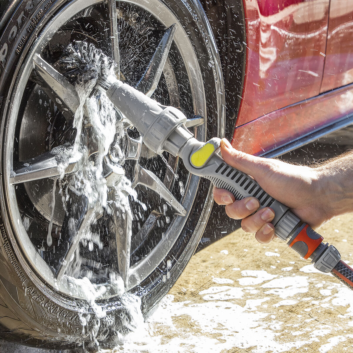 InnovaGoods Rotačná kefa na hadicu Twise