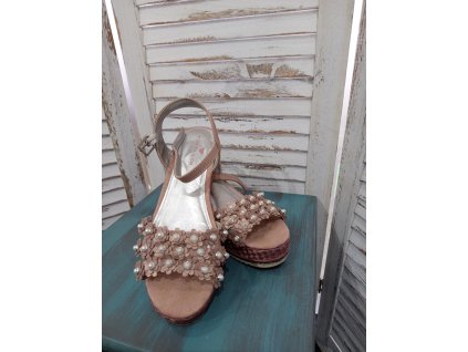 Dámské boty na klínku velikost 39