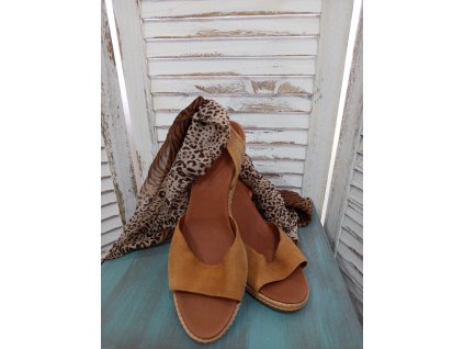 Dámské obuv na klínku materiál kůže velikost 40 nové