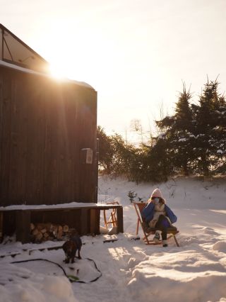 Jedno slunce do každého dne všem ženám, i těm psím! 🌞🐾 #mdz #tinyglamp #glamper #tinyhome #kontejnerovedomy