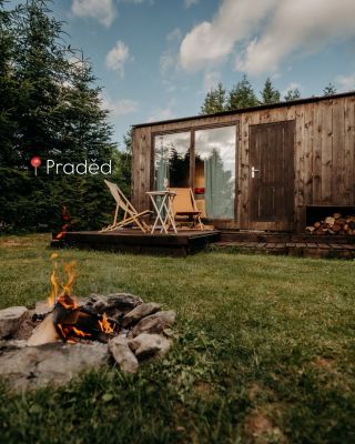 Tři kontejnery, tři místa, kde si užít jaro 🌸 • Praděd • Louka • Šikmina První paprsky, grilování na ohni, pomalá rána na...