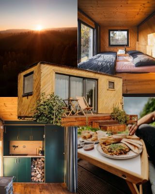 Někdy stačí… …jenom tak být na Šikmině. ⛺️ VOLNÉ TERMÍNY 🗓️ 13. 7. - 27. 7. víkend 31. 8. - 2. 8. #tinyglamp #glamping...