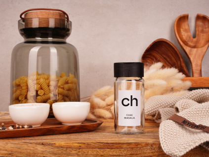 etikety na korenky chai masala fusion bila