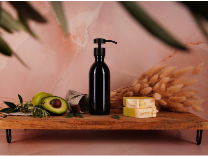 cerna sklenena lahvicka kovovy davkovac 250ml