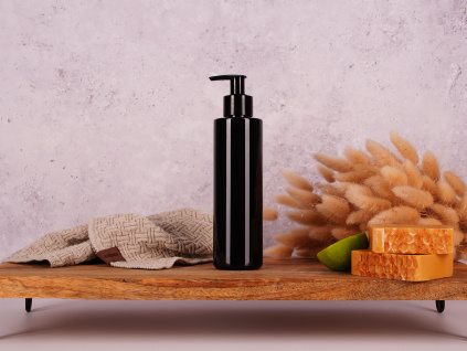 plastova cerna lahvicka s cernou pumpickou 250ml