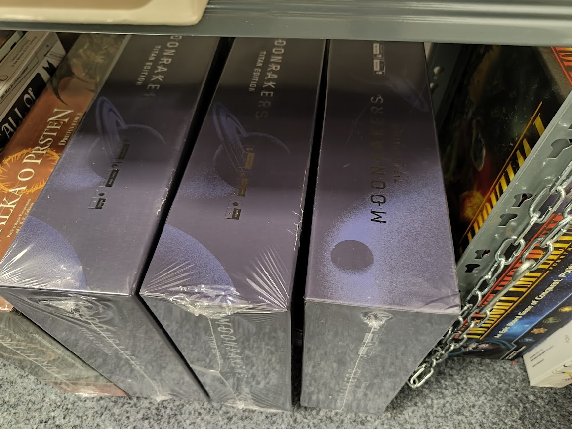 IV Studio Poškozené - Moonrakers Titan Edition EN