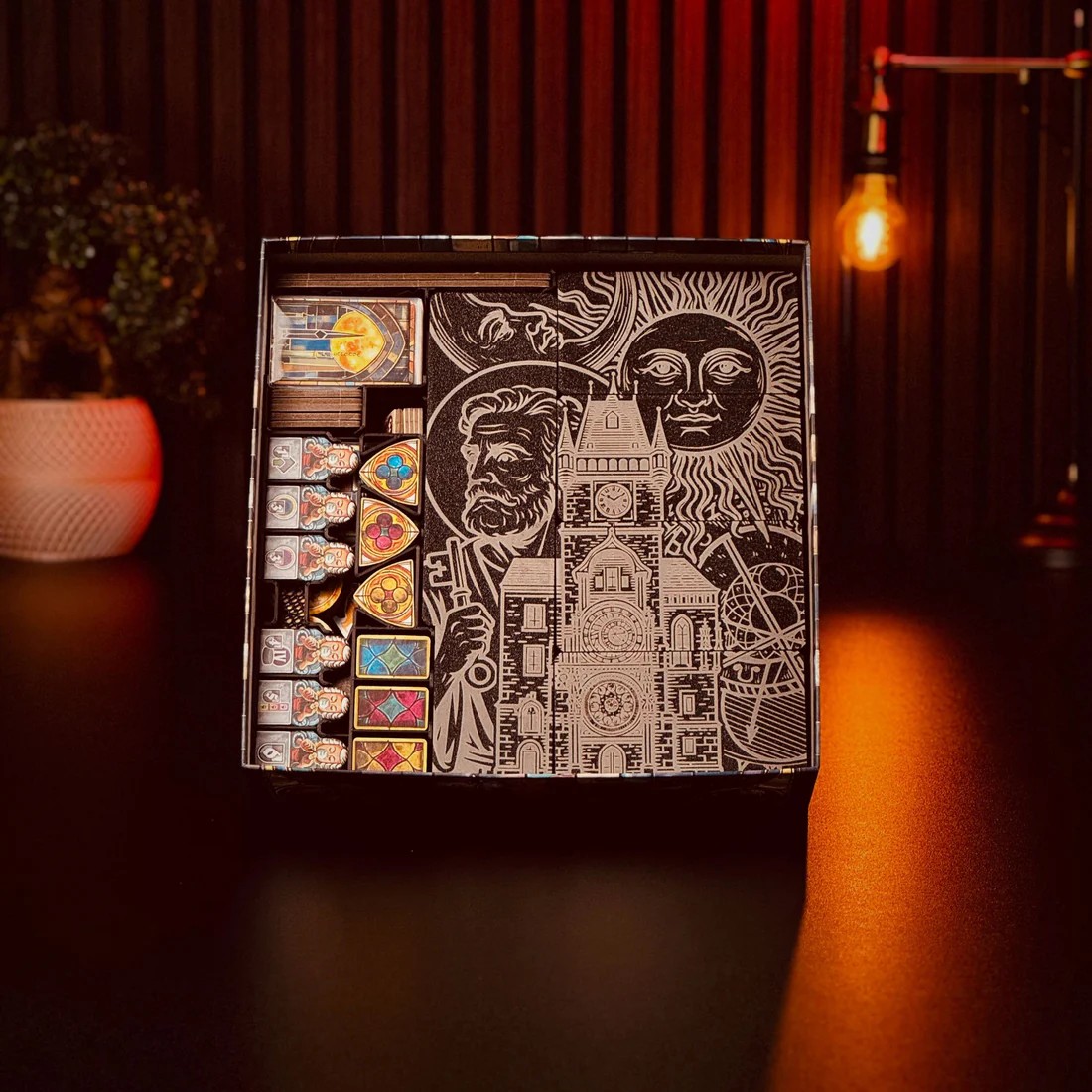 Woodneq Orloj: Srdce staré Prahy - INSERT do hry Varianta: Černá NENÍ HRA! Insert: Orloj: The Prague Astronomical Clock