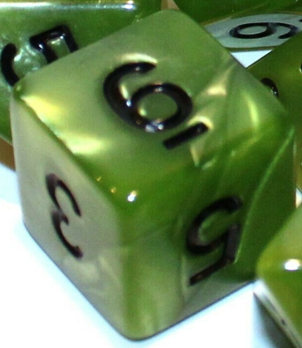 TLAMA games Hrací kostka šestistěnná perleťová Varianta: Zelenočerná d6