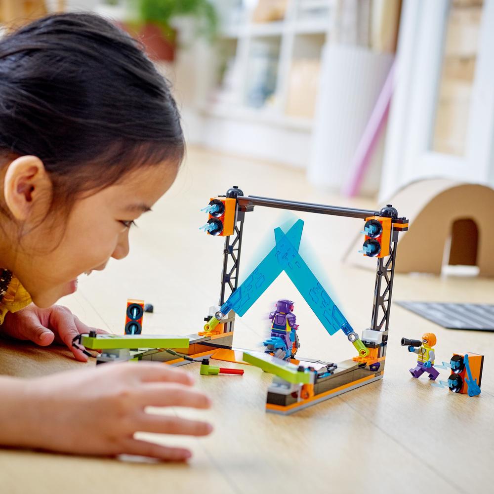 LEGO® Kaskadérská výzva s čepelemi 60340 Obrázek