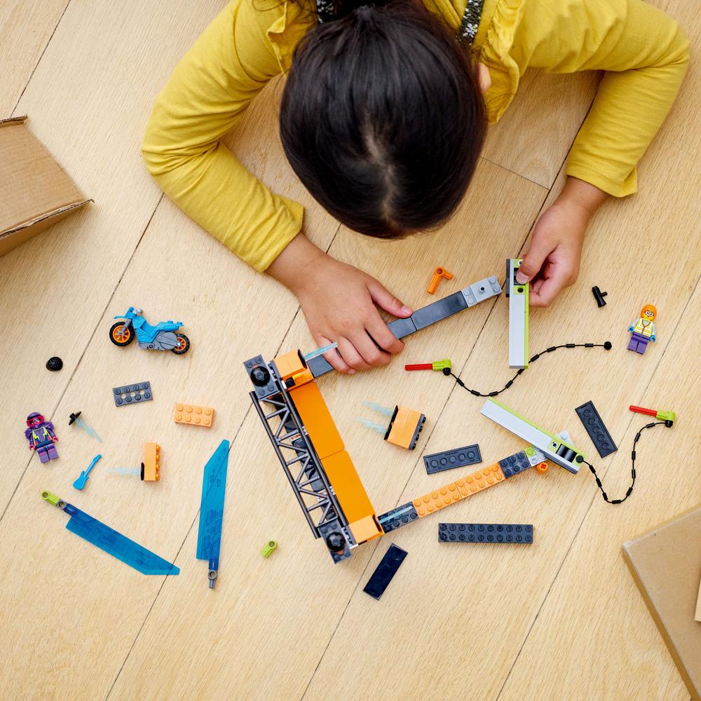 LEGO® Kaskadérská výzva s čepelemi 60340 Obrázek