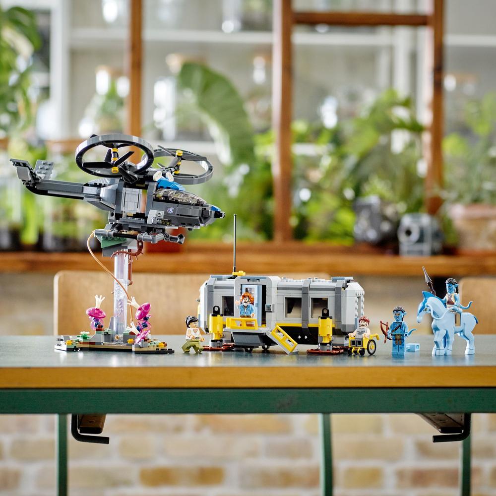 LEGO® Létající hory: Stanice 26 a RDA Samson 75573 Obrázek