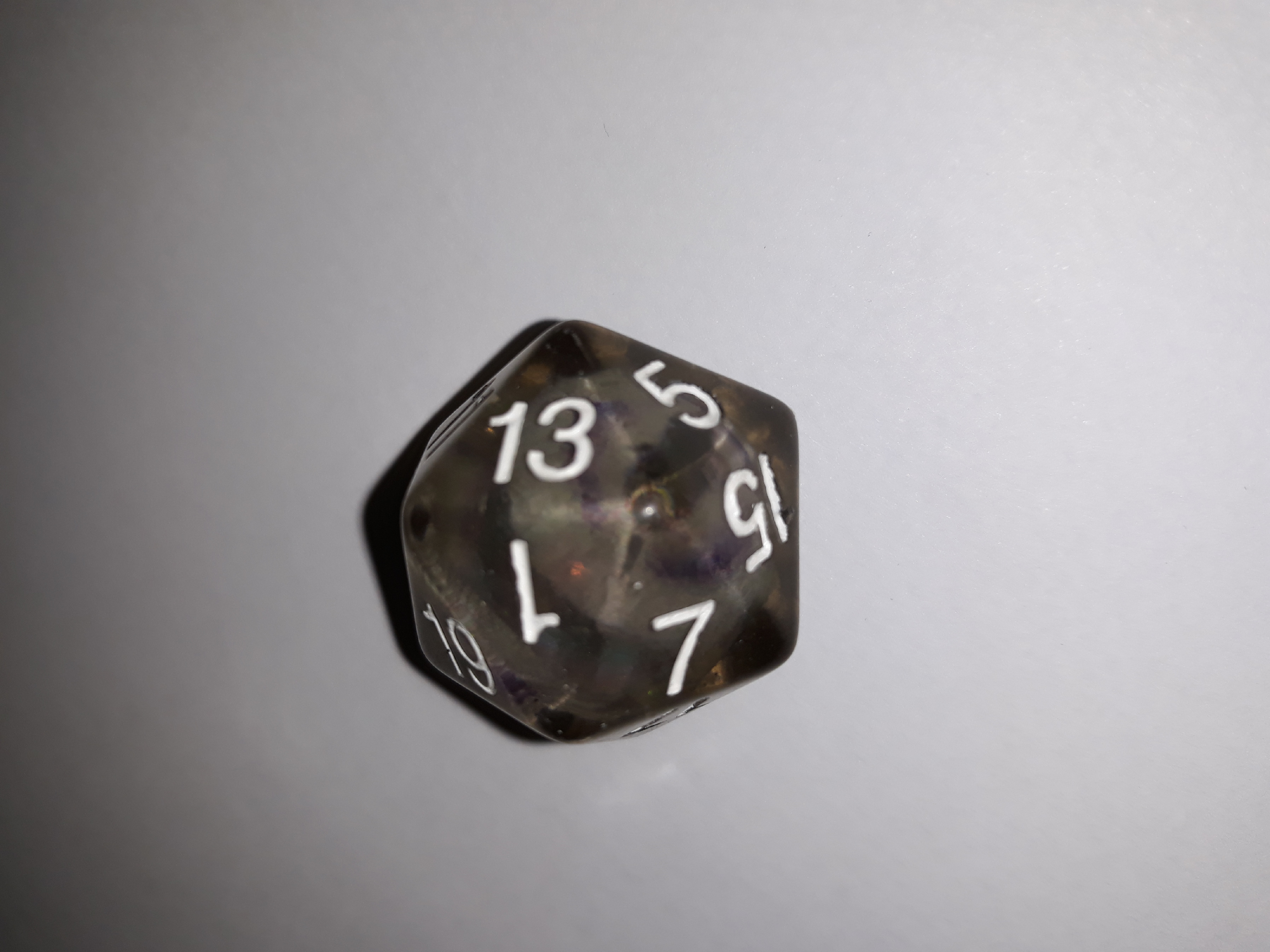 TLAMA games Hrací kostka dvacetistěnná D20 s okem Barva: Šedá