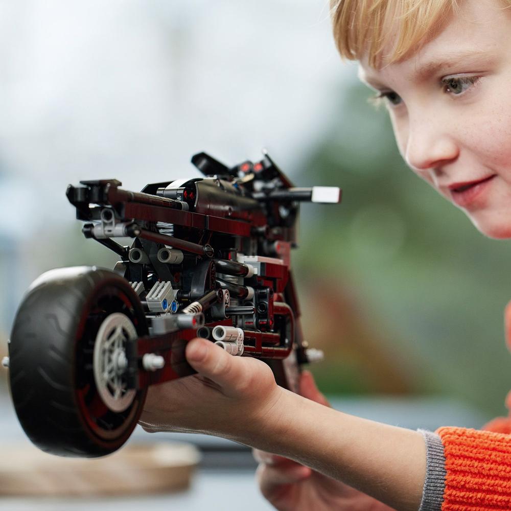 LEGO® THE BATMAN – BATCYCLE™ 42155 Obrázek